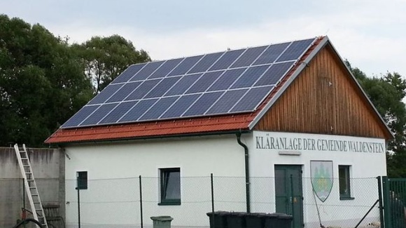 Kl&auml;ranlage Waldenstein Photovoltaik auf dem Dach sichtbar